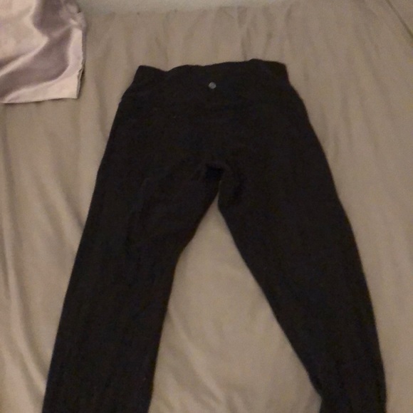 Black lulu lemon legging - Picture 2 of 3